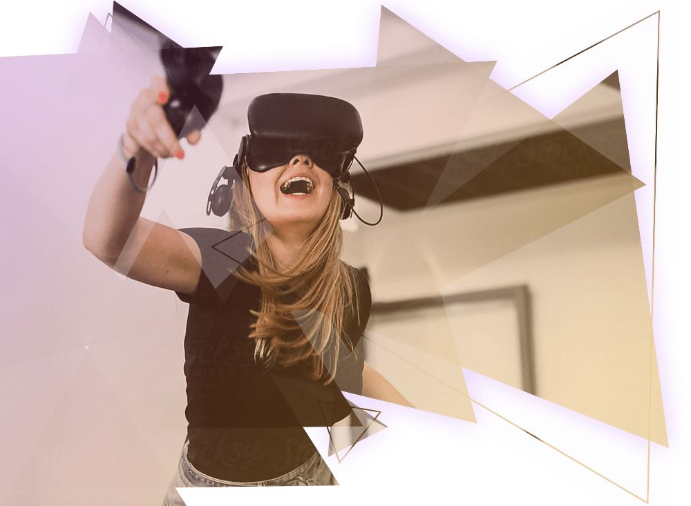 VIsuel Femme jouant réalité Virtuelle Visuel Femme réalité Virtuelle Nîmes Cap VR