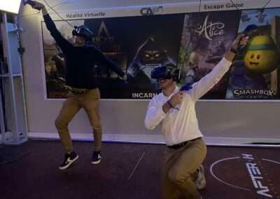 2 joueurs qui jouent sur un jeux coopération VR