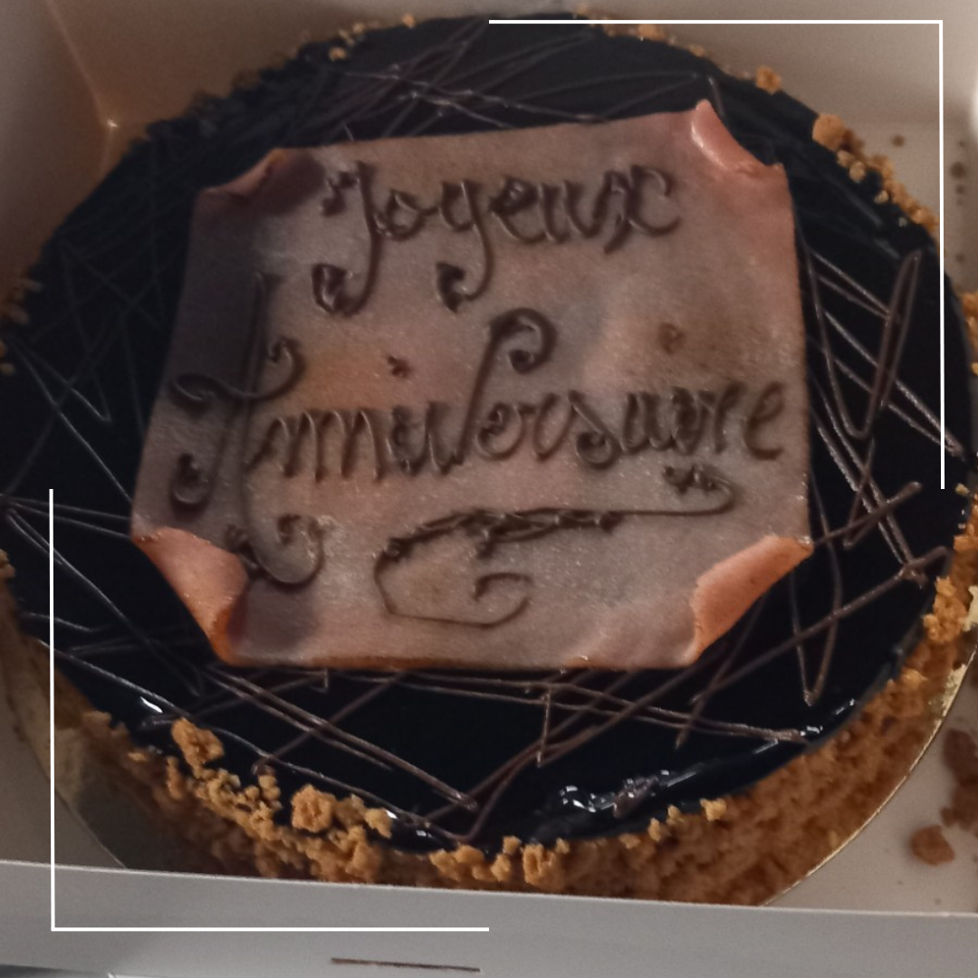 Venez déguster notre Gâteaux au chocolat avec l'option anniversaire chez cap'vr